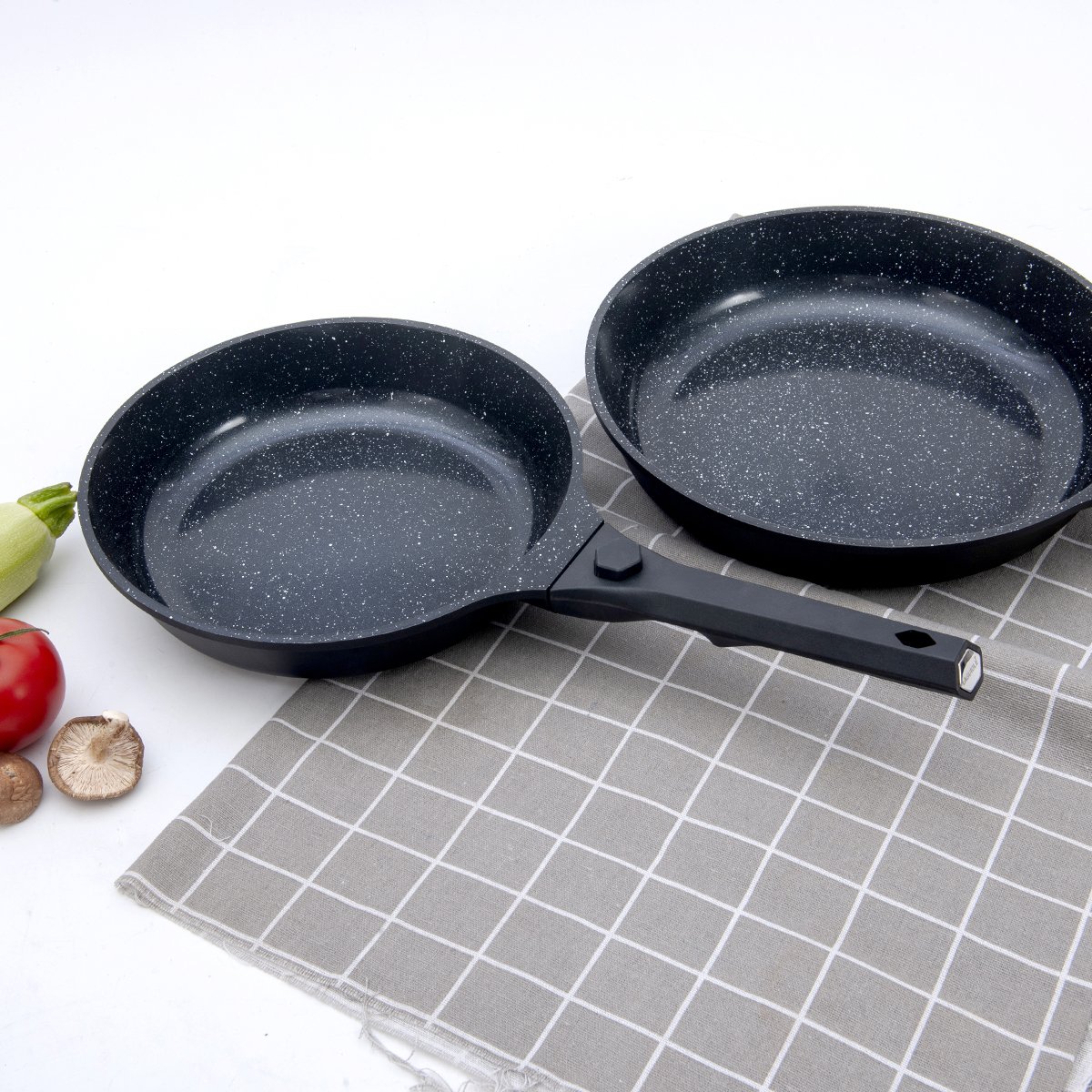 Laguiole – “Alizée” 2-frying pan set (24/28 cm) Black, removable handle, Greblon® CK ceramic non-stick coating, induction compatible 8 MAISON DU LYS