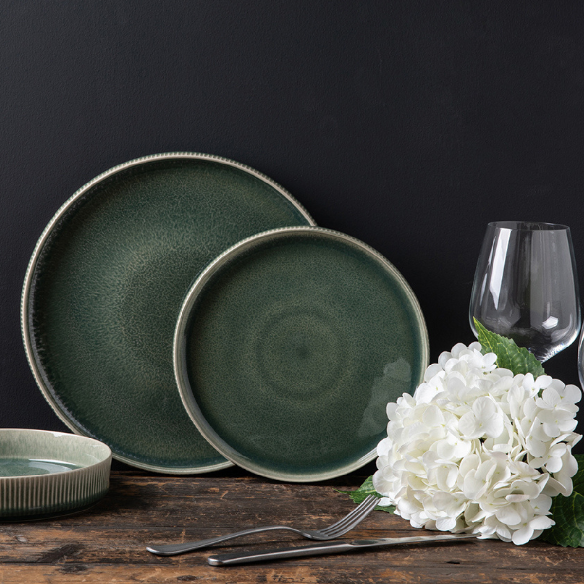 Laguiole – 12-piece stoneware tableware set, JADE, with reactive glaze